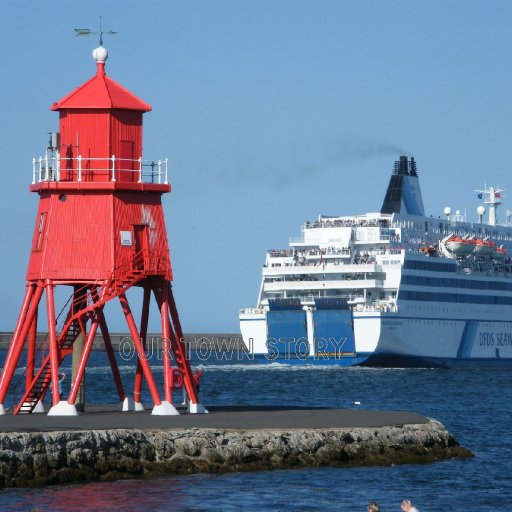 Groyne with 'Princess of Norway' entering the Tyne