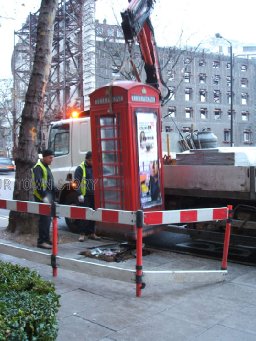 Removing phone boxes, Aldwych 2006
