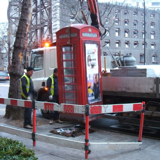 Removing phone boxes, Aldwych 2006