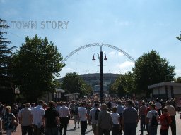 Fans arriving for the Challenge Cup Final, Wembley, 2007