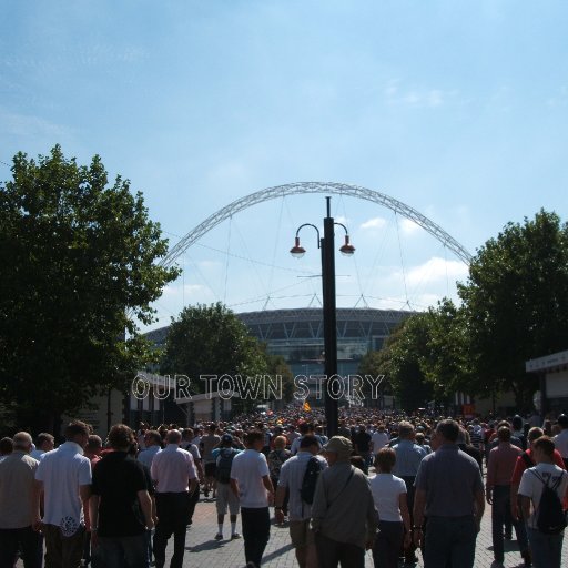 Fans arriving for the Challenge Cup Final, Wembley, 2007