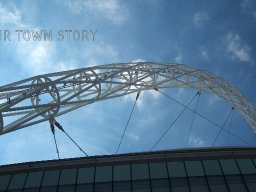 Roof-supporting arch, new Wembley Stadium, London, 2007